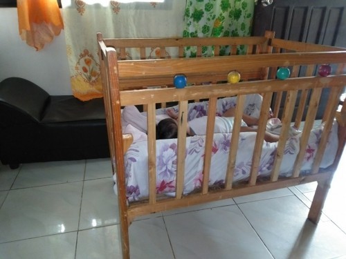 Nalaglag sa kuna si baby π