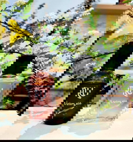 Các mẹ tham khảo thử tinh dầu tràm RU cho bé nha. https://www.facebook.com/tinhdautramRu