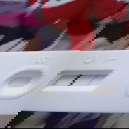 Mau tanya dok.garis dua tapi masih samar samar.sebernarnya hamil ga sih?mohon tanggapan nya dan ktrg