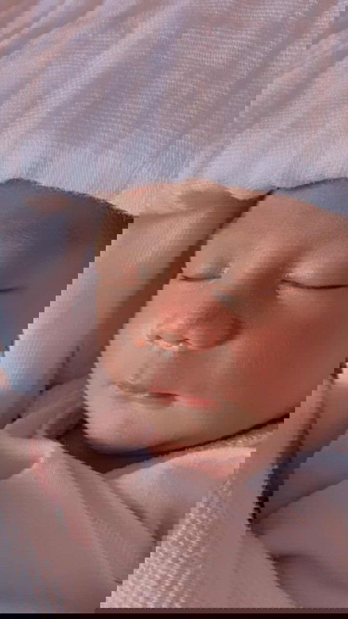 Posisyon ng ulo ni baby pag nakahiga