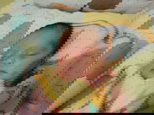 Muka bayi baru lahir merah merah