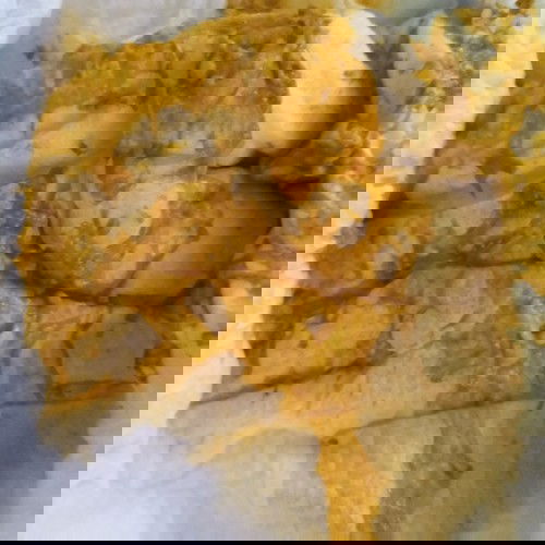 ลูก2เดือนแล้วอึแบบนี้มีก้อนขาวๆแบบนี้ปกติไหมคะ นมแม่ล้วนค่ะ