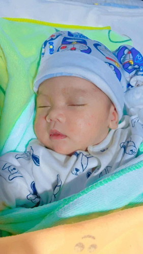 สอบถามแม่ๆหน่อยค่ะ ลูกพึ่งได้ 1 เดือน ถ่ายอุจจาระยาก อยากรู้ว่าเป็นปกติไหมคะ ถ่ายวันละครั้ง บ้างที่ก็ 2 วันครั้ง (กินนมแม่ล้วน)