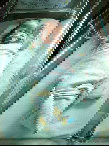 Adakah yg sama butuh masukan anak baby muntah coklat /darah kata dokter infeksi usus