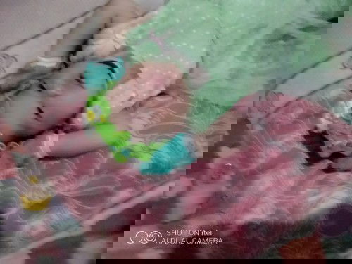 Bun bunda semua aku mau tanya kenapa ya debay saya keluar darah dri kelaminya.