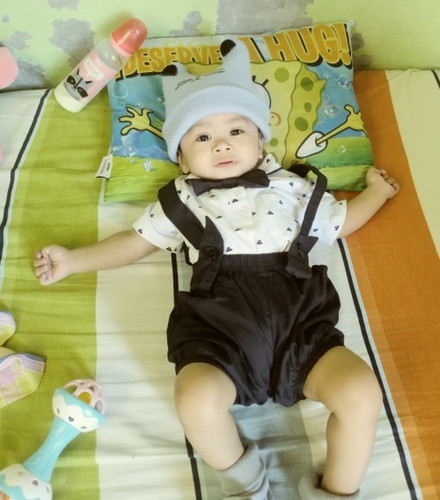 Baby milestone at 7 months