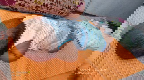 Stimulasi bayi berbalik saat Tengkurap