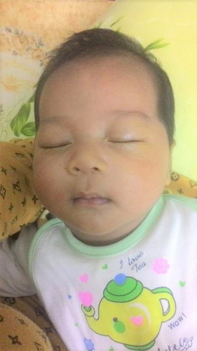 chỉ em cách bế trẻ 3 tháng tuổi với ạ