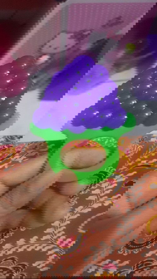 mainan silikon aman untuk gusi bayi 4 bulan?