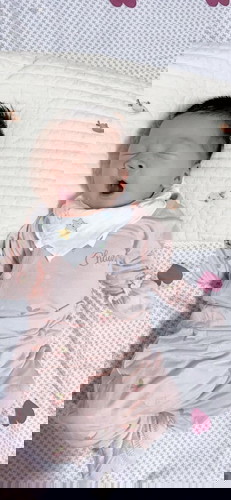 Trẻ sơ sinh ngủ bao nhiêu tiếng vậy ạ, con em dc 15d