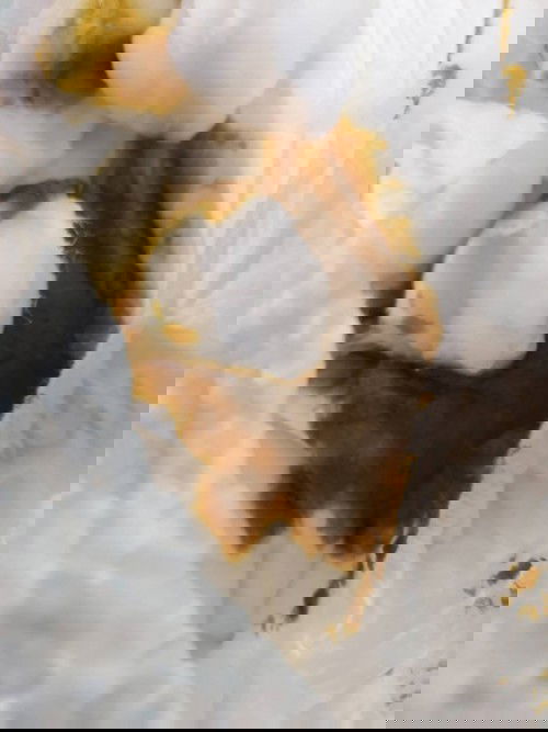 ลูกอายุ 4 เดือน กินนมแม่สลับนมผงถ่ายแบบนี้ปกติไหมคะ เบ่งจนร้องไห้งอแงเลยค่ะ