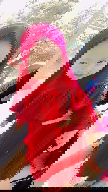 Bun anak usia 8 bulan kalau duduk sama berdiri kepalanya nunduk terus, paling sesekali tegak,