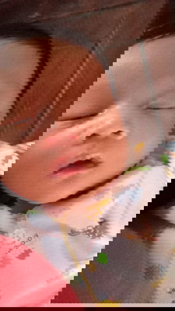 Bayi suka ngeden dan klo tdr suka digendong nyenyak klo ditaroh dikasur nangis