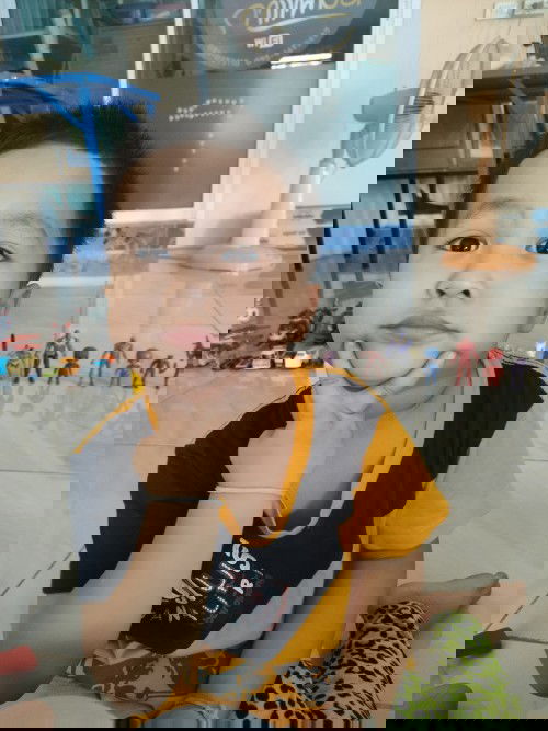 ปรึกษา ลูกน้อย ใบหน้ากระตุก