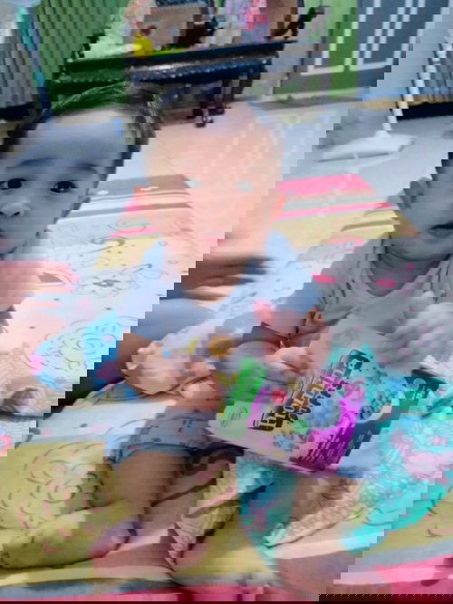 Hallo mom! Anakku 8 bulan belom bisa duduk sendiri,apa wajar?