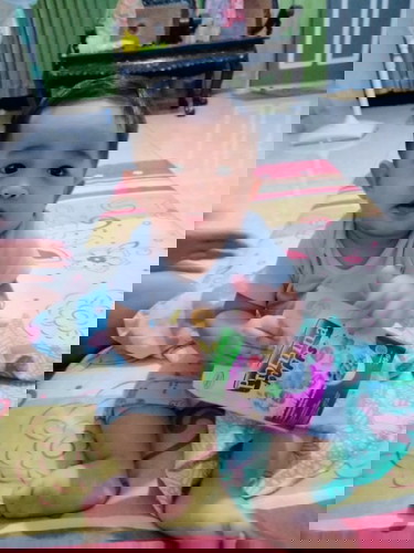 Hallo mom! Anakku 8 bulan belom bisa duduk sendiri,apa wajar?