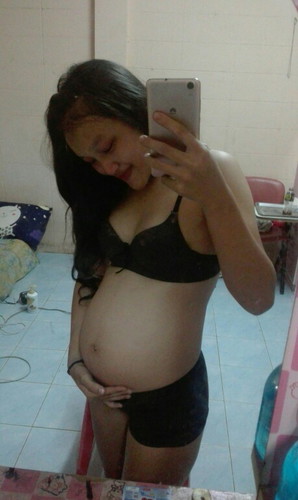 ส่วนตัวแล้วเป็นคนชอบร้องเพลง,ยิ้มเก่ง ขี้เล่น อยากรู้ว่าลูกออกมาจะอารมณ์ดีแบบแม่มั้ยคะ😊