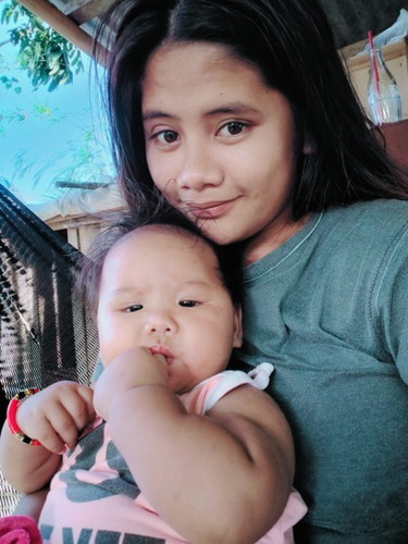 Mga ilang buwan pa makakain Ang first baby? Okay lang ba kahit nasa limang buwan palang siya?