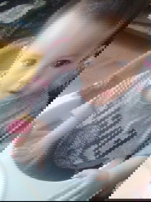 Bun anak aku usia 8 bln 4 hri. Tp bb nua 6,9.
Jarang mimi.
Pling miminya mau tdur.
Tp mkn nya hebat