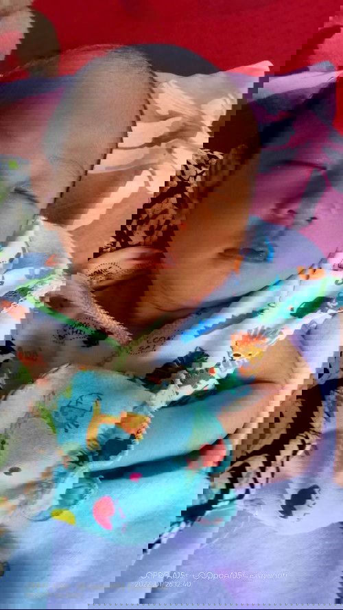 Bun asi saya banyak banget tapi anak saya belom bisa ngemut karna pentilnya besar,