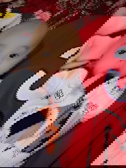 Mencukur rambut bayi