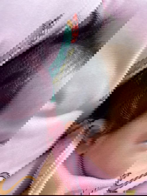 ผมยาวแล้วทิ่มเข้าไปในหู น้องจะรำคาญมั้ยครับ หรือต้องตัดเล็มออกครับ