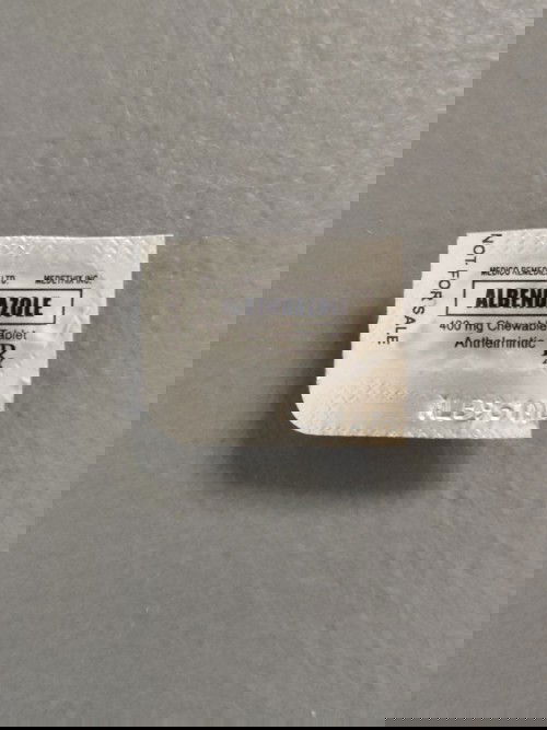 Hello mga mommy! ask lng po pwede ba ihalo sa milk ang ALBENDAZOLE 400mg. 3yrsold&10months po anakko