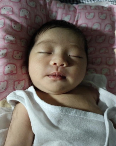 Normal lang po ba hindi mag poop si baby sa isang araw. Mix po sya Bfeed saka Bonakid. 10days old.