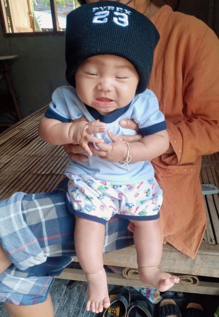 คนเห่อลูกหลงลูกวันละร้อยรอบ