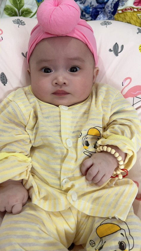 Bé nhà e được 2w8d mà có 5kg có bé quá hông ạ 😟😔😔