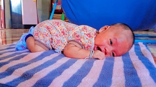 ลูก5เดือน5วันแล้วแต่ลูกไม่ยอมคว่ำ