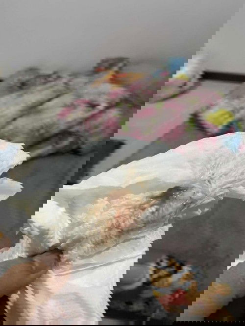 เมื่อเช้าไปหาหมอตามนัด หมอตรวจภายในให้ หมอบอกปากมดลูกเปิดแล้ว เซนกว่า หมอเลยกระตุ้นให้