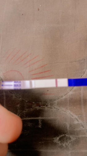 คือเราอยากรู้ว่าเเบบนี้ตั้งครรภ์ไหมคะ
อีกขีดขึ้นจางมากๆหรือว่าเราคิดไปเอง
#ขอบคุณสำหรับคำตอบนะคะ🥺