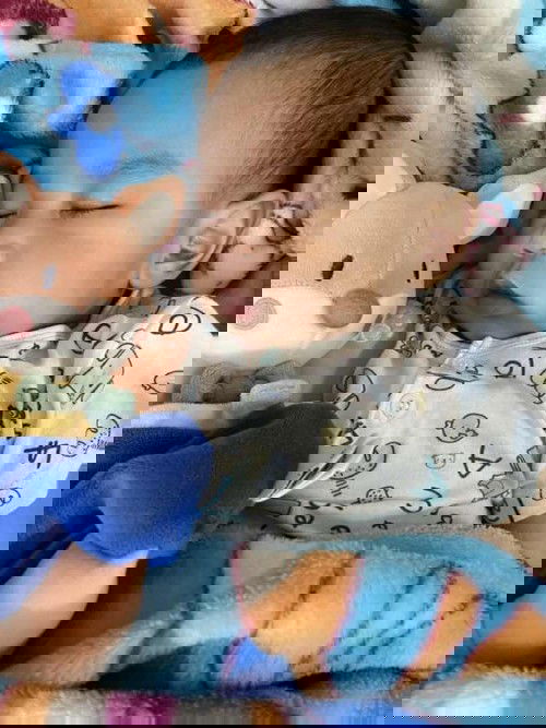 นอนหลับกอดพี่จอกค้าบบ