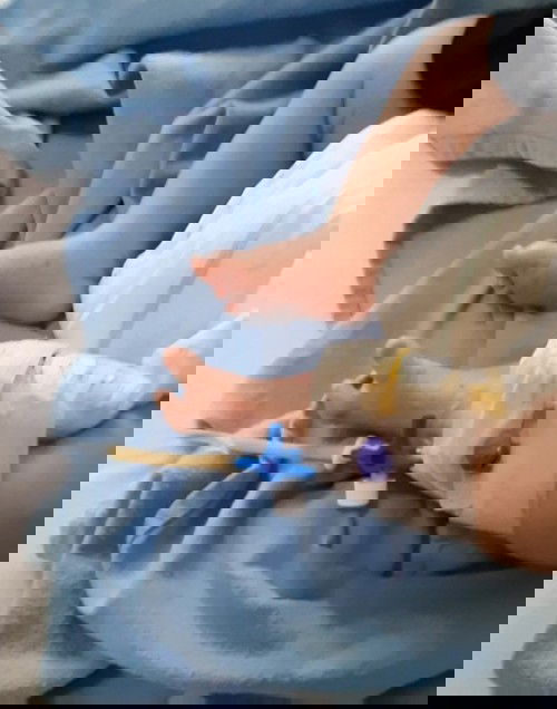 HPL 25 maret ,4 maret pembukaan 1, lahir 6 maret lewat SC krn swab PCR +