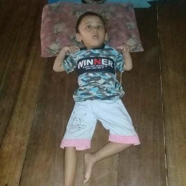 BUNDA BANTU ADIK MAIRUL BISA BERJALAN YUK.