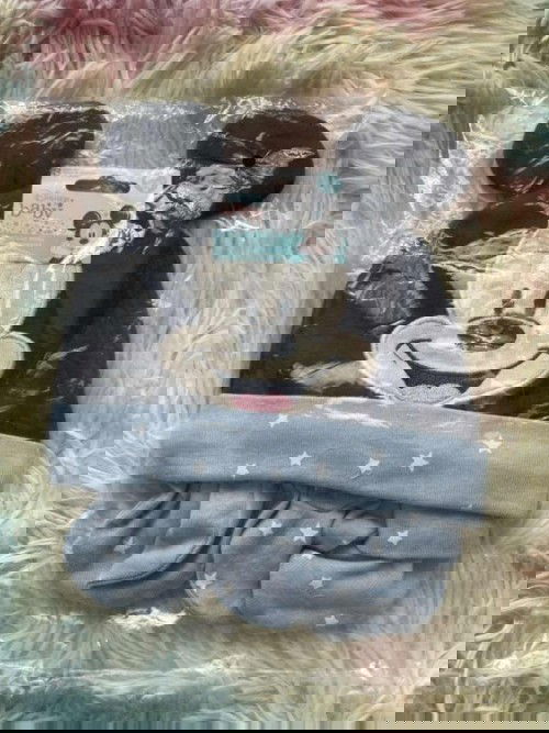 🔥ส่งต่อ เซ็ต หมวก+ถุงมือ+ถุงเท้า มิกกี้เมาส์ disney แท้100% ค่ะ ยี่ห้อ Gerber USA มือ 1 มีป้ายติด ยังไม่ได้แกะ 250 บาทรวมส่ง