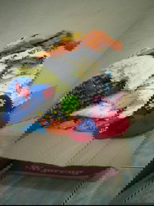 Silakan yang membutuhkan baju bayi