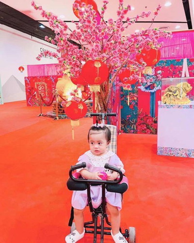 ลูก1ขวบ1เดือน
ยังเดินและยืนเอง ไม่ได้เลย ..
พัฒนาการช้าไปไหมคะ?
คุณแม่ต้องฝึกลูกยังไงบ้างคะ?