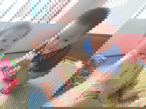 Con gần 9 tháng tuổi