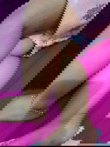 Badan penuh bintuk merah