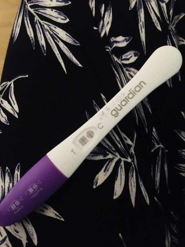 DUA LINE PREGNANCY TEST