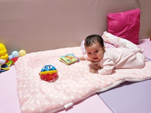 ลูกสาว5เดือน4วันแล้ว ยังคว่ำไม่ค่อยเก่ง คว่ำได้บ้างแต่ที่สำคัญนางไม่ชอบคว่ำ ถ้าคว่ำเองแป็บเดียวก็