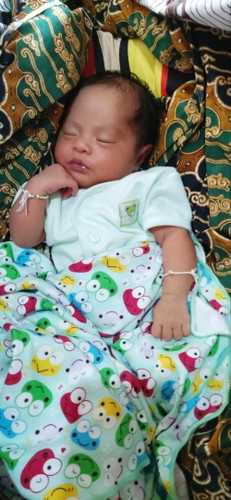 bayi perempuan