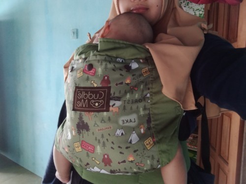 JANGAN DI GENDONG GITU ! NANTI NGANGKANG !!!