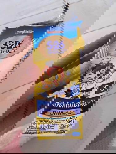 น้ำนมในกล่องสีอะไรแม่ๆบ้านไหนทราบช่วยตอบหน่อยนะค่ะ