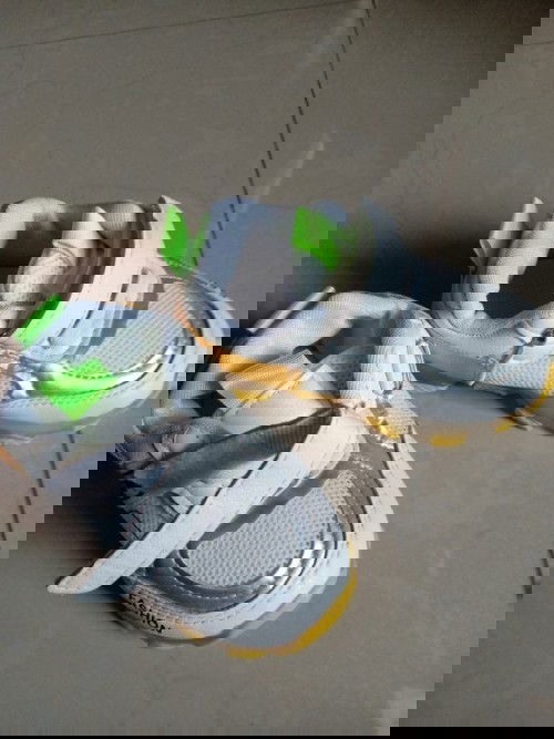 Sepatu led anak usia 1-3 tahun