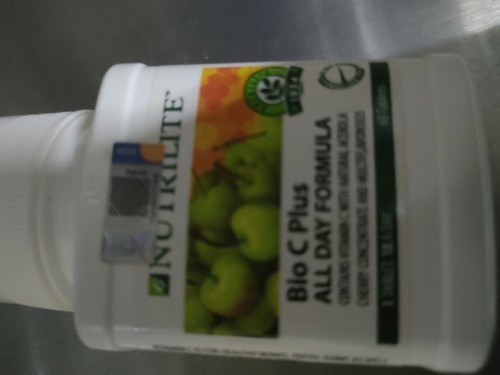 Assalamualaikum.. saya mahu tanya.. saya pregnant baru 7weeks.. boleh ka makan ubat vitamin C Amway?