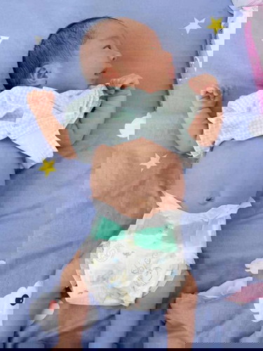 น้องท้องใหญ่ไปมั้ยคะ น้องกินเก่งมากค่ะ ถ้ายังกินไม่พอใจแล้วดึงนมออก น้องจะงอแงไม่ยอมนอนค่ะ