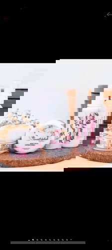 Disini ada ngga ya ibu hamil yang memakai skincare suastikana?